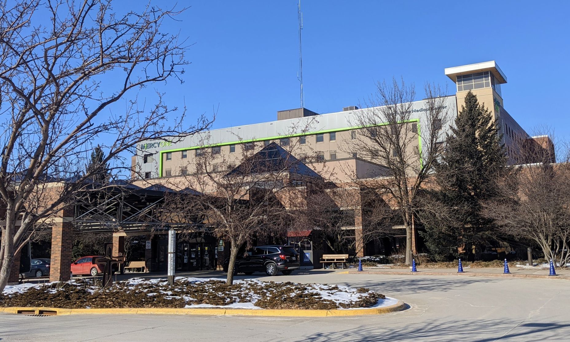 MercyOne East Campus exterior 1